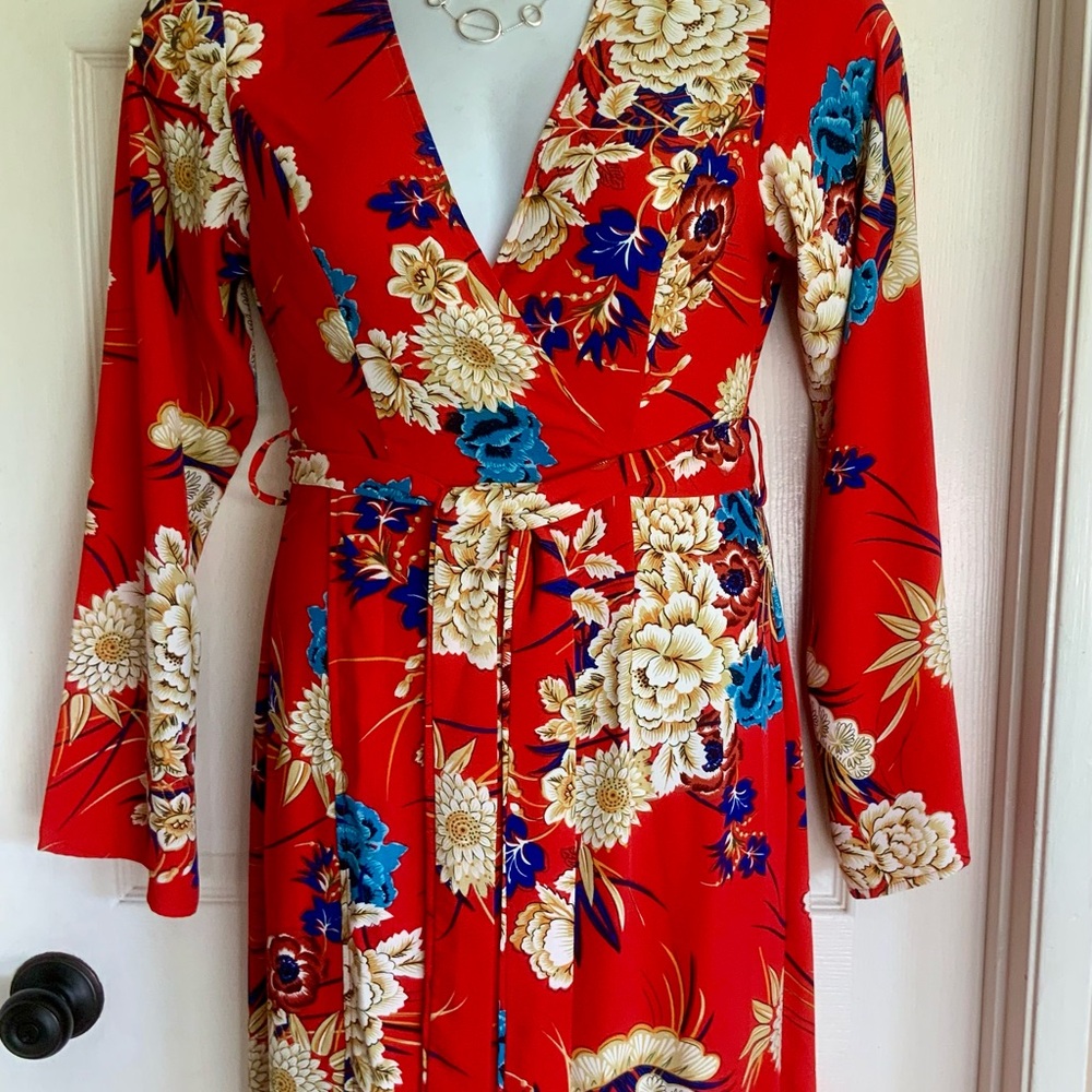NWT..PRETTY LITTLE THING...maxi  Dress